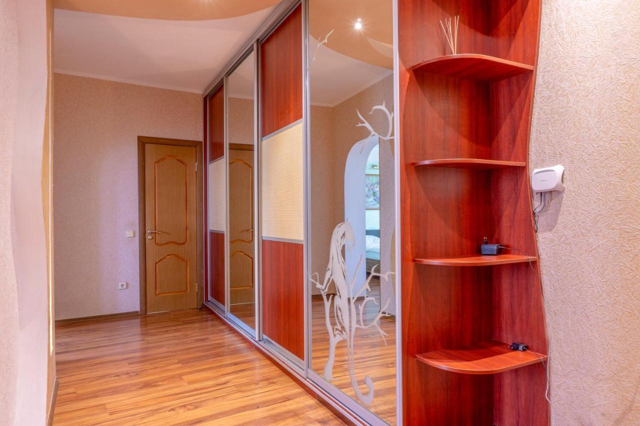 Big Studio Apartment Near River Mall Kyiv Exterior photo