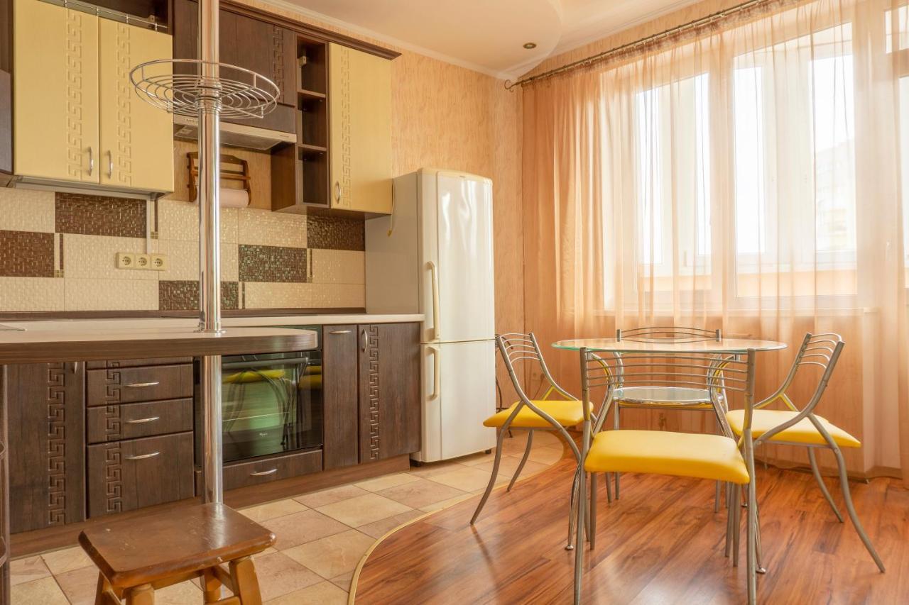 Big Studio Apartment Near River Mall Kyiv Exterior photo